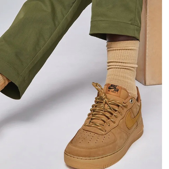 NIKE Airforce 1 LV8 (GS) - Picture 6 of 7